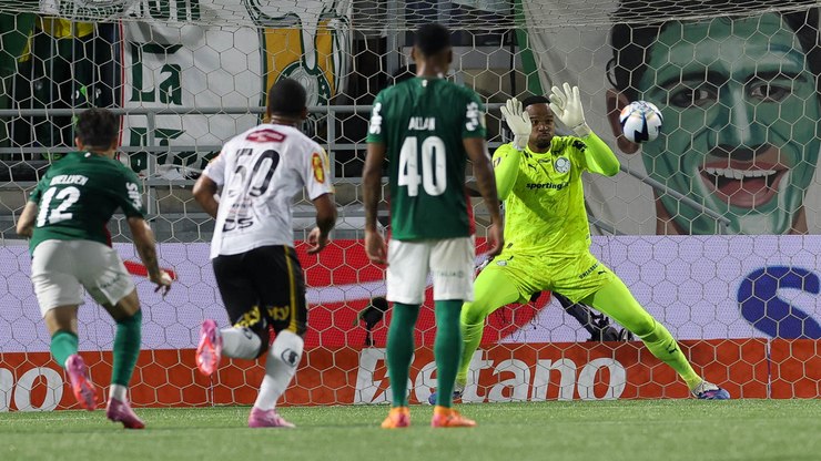 Carlos Miguel celebra noite de herói no Palmeiras: "Pude ajudar"