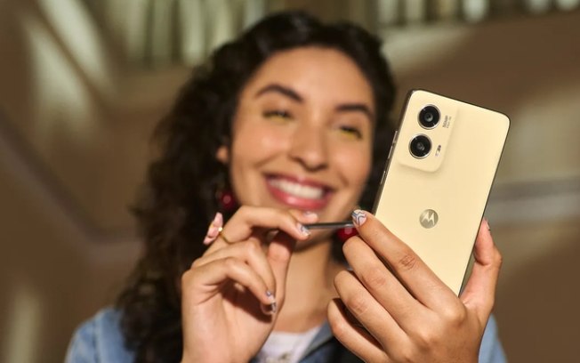 Moto G Stylus 5G 2024 chega com recarga sem fio e novo visual