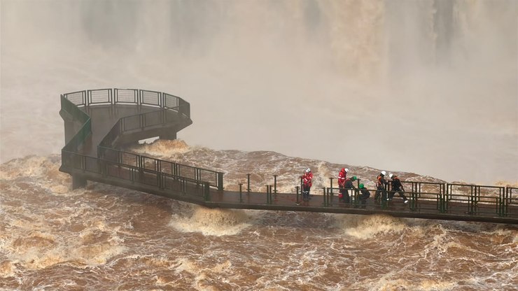 Chuvas do El Niño provocam cheias nas Cataratas do Iguaçu