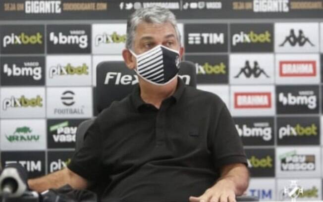 Carlos Brazil lembra dificuldades no mercado e exalta jogadores do Vasco: 'Extremamente comprometidos'