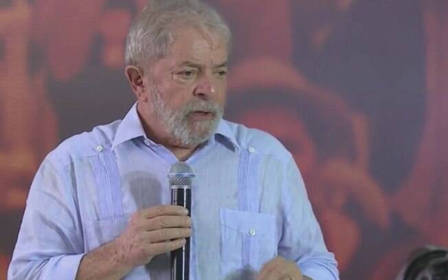 Preso em abril por lavagem de dinheiro, ex-presidente Lula segue em primeiro lugar na pesquisa Datafolha