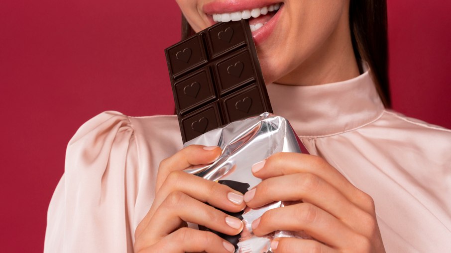 O consumo ideal de açúcar não deve ultrapassar 10% das calorias — a recomendação fica abaixo de 5%, o equivalente a cerca de 25g por dia para adultos. O consumo ideal de açúcar não deve ultrapassar 10% das calorias — a recomendação fica abaixo de 5%, o equivalente a cerca de 25g por dia para adultos.