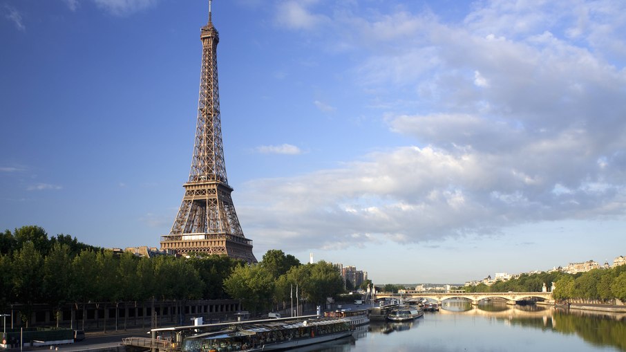 A torre Eiffel e rio Sena
