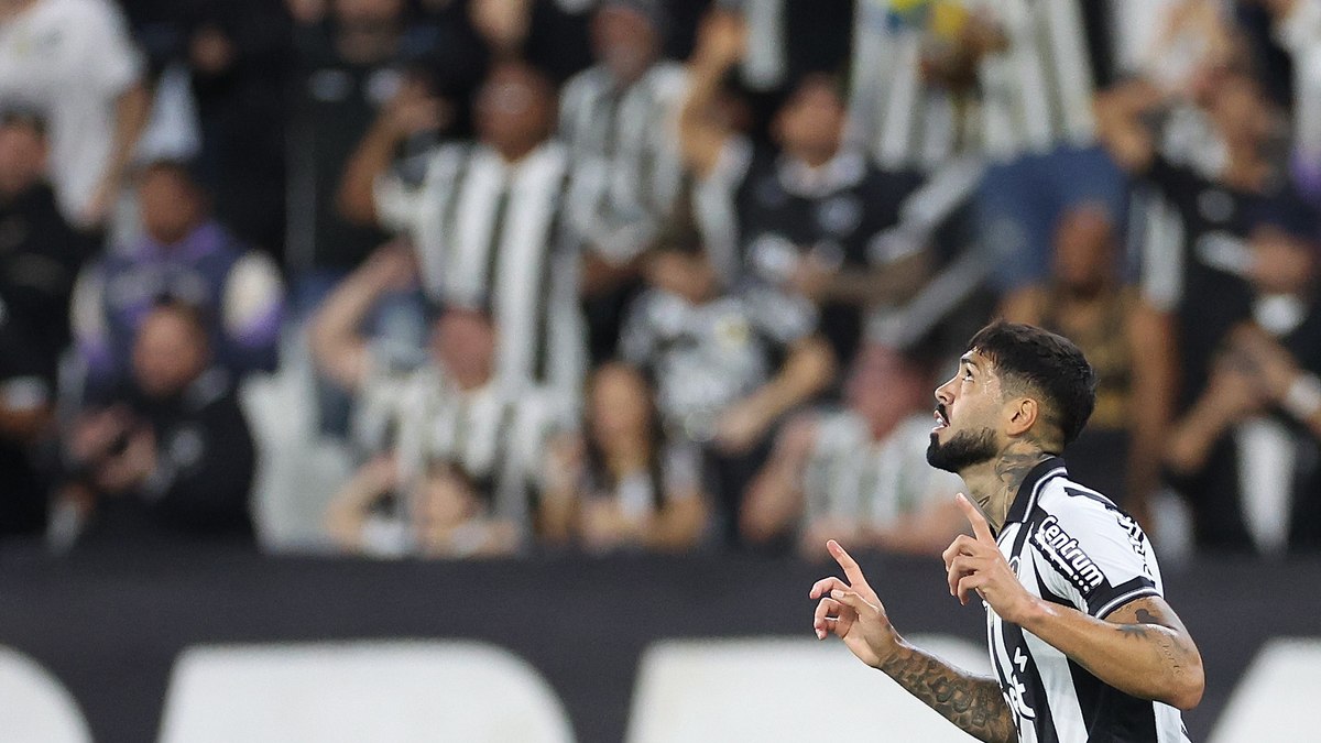 Alexander Barboza comemora gol do Botafogo sobre o Bragantino Alexander Barboza comemora gol do Botafogo sobre o Bragantino