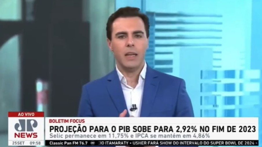 Rafael Colombo faz confusão com o nome do Telejornal da Jovem Pan e sua antiga atração na CNN em transmissão ao vivo