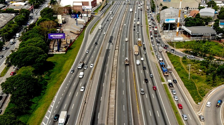 Obras alteram trânsito na Via Dutra em Guarulhos