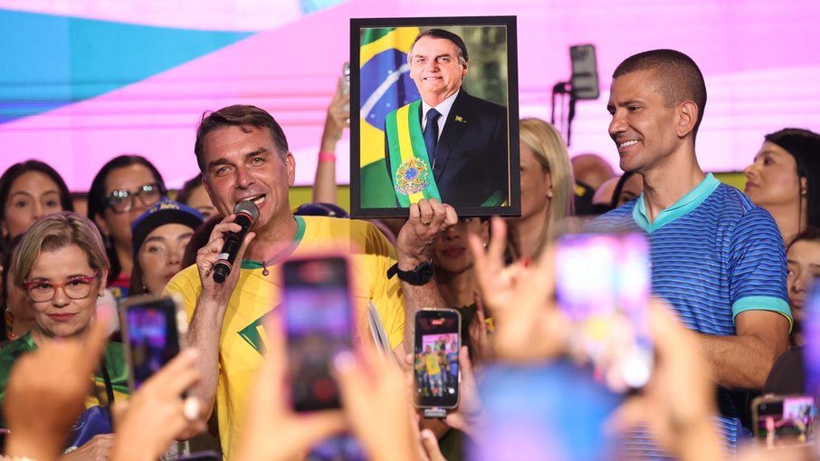 Douglas Ruas e diversas lideranças de direita e centro-direita