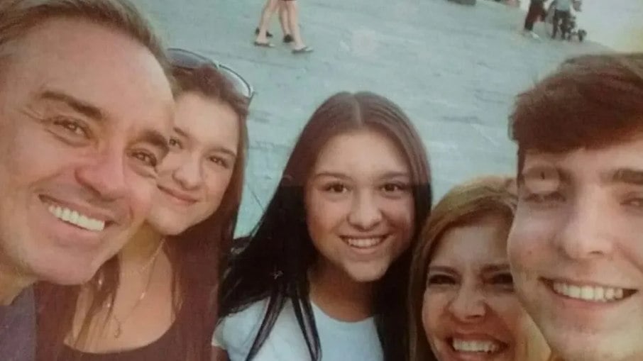 Família de Gugu Liberato posou junto em foto nas redes sociais