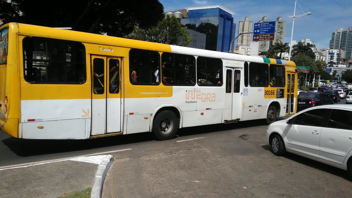 TRE-BA manda prender secretário por reduzir ônibus no 2º turno - Foto