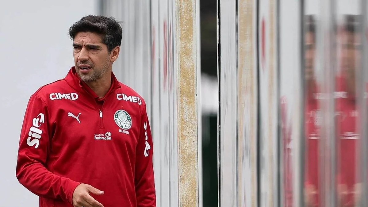 Paulinho desfalca o Palmeiras após trauma na panturrilha
