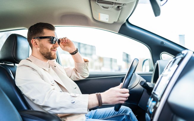 Câmara aprova regras para óculos com IA ao volante