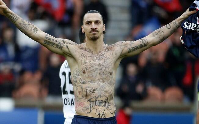 O sueco Zlatan Ibrahimovic possui inúmeras tatuagens em seu corpo