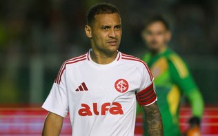 Alan Patrick perde três pênaltis contra o mesmo goleiro; assista