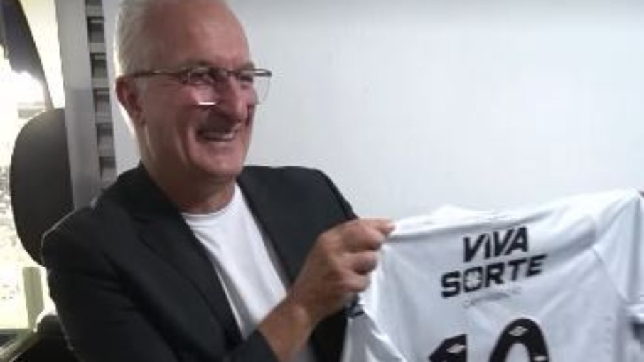 Dorival Jr esteve na Vila Belmiro e recebeu uma camisa do Santos Dorival Jr esteve na Vila Belmiro e recebeu uma camisa do Santos
