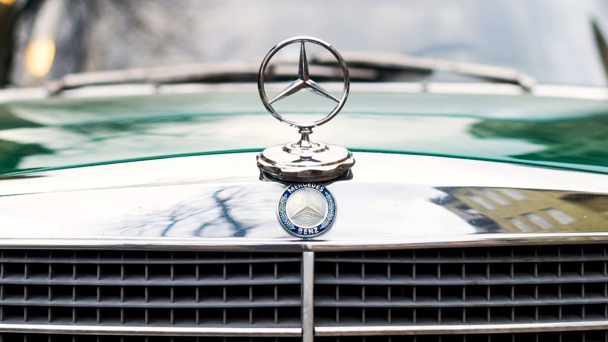 Estrela da Mercedes-Benz é um dos símbolos mais reconhecidos no mundo Estrela da Mercedes-Benz é um dos símbolos mais reconhecidos no mundo