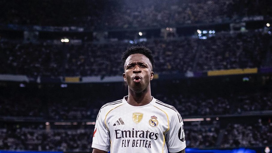 Vinicius Junior na partida contra o Barcelona no Santiago Bernabéu Vinicius Junior na partida contra o Barcelona no Santiago Bernabéu