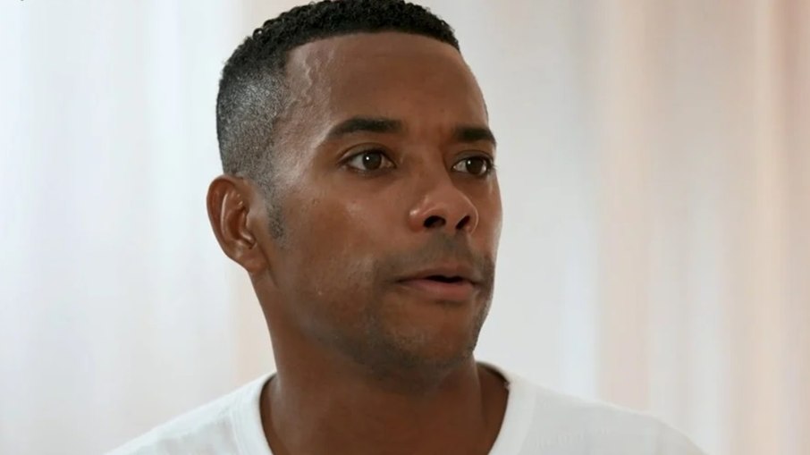 Polícia cumpre mandado, e Robinho é preso em Santos