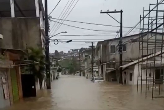 Sobe para 35 o número de mortos por causa das chuvas no Recife