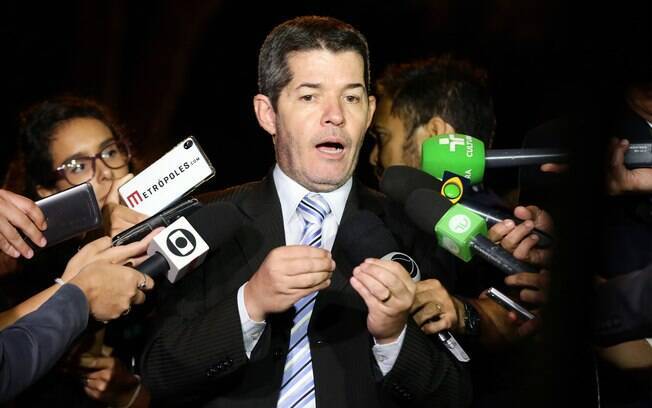 Líder do PSL, Delegado Waldir (GO) disse que vai implodir Bolsonaro: 