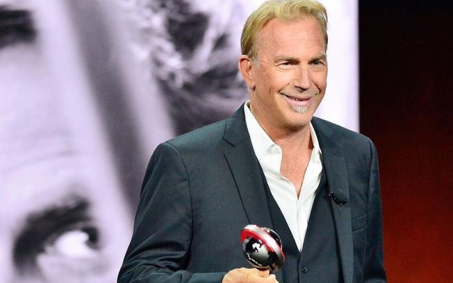 Fã cai em golpe do falso Kevin Costner na Inglaterra