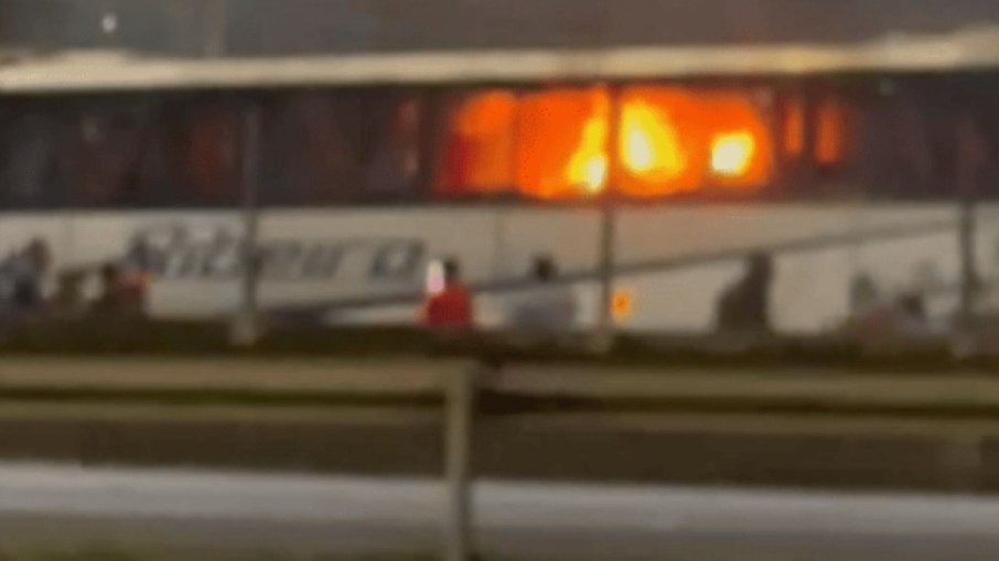 Ônibus de torcida organizada do Cruzeiro foi alvo de emboscada de palmeirenses