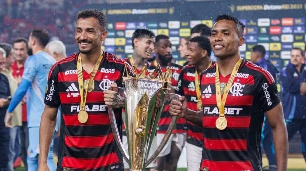 Danilo%20e%20Alex%20Sandro%20priorizam%20sono%20e%20est%C3%A3o%20fora%20do%20Fla-Flu