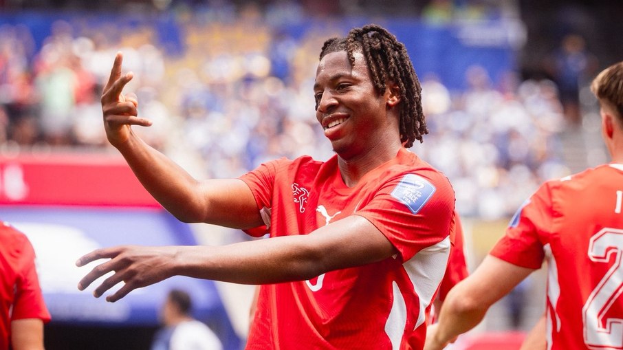 Johan Manzambi brilha, Suíça bate Argélia e avança às oitavas