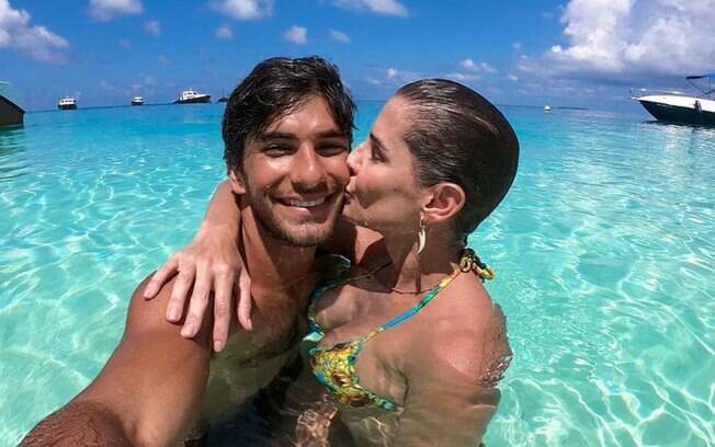 De férias com o marido, o ator Hugo Moura, Deborah Secco não deixa de compartilhar com os seguidores momentos da viagem