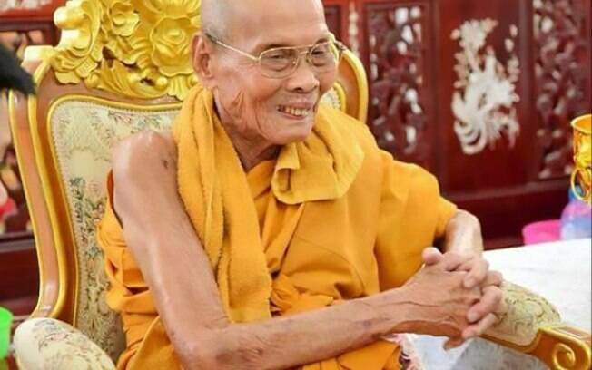 Religioso dedicou sua vida à meditação e à caridade espiritual, sendo um guru muito respeitado na província de Lopburi