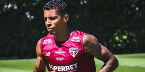 Após goleada, Luiz Gustavo desabafa: ''Não dá mais''