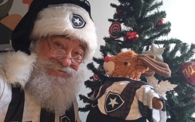 Limachem Cherem de Papai Noel com uniforme do Botafogo 