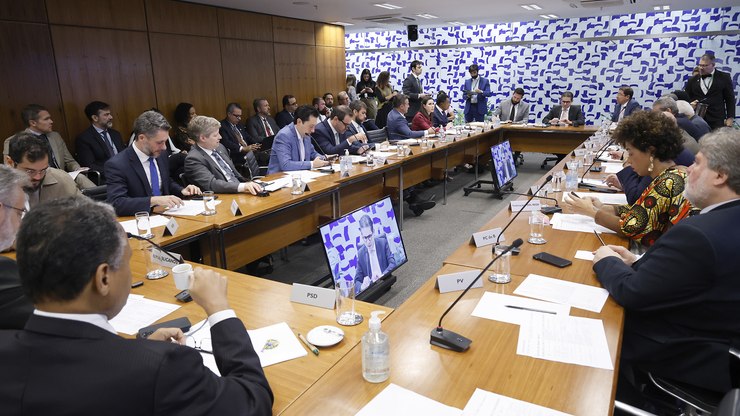 Oposição cobra Governo por ataques virtuais ao Congresso