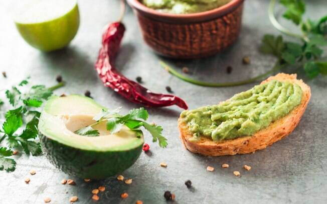 O guacamole também pode ser servido em torradas