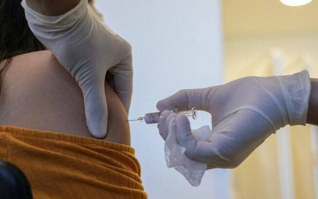 Anvisa determina interrupção dos testes da vacina Coronavac