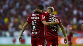 Flamengo atropela o Athletico-PR e dá salto no Brasileirão