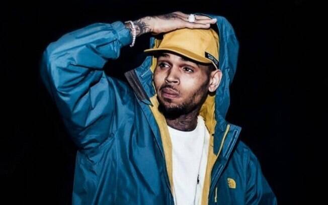 Mulher que acusa o cantor Chris Brown de estupro fala comportamento agressivo do artista, revelando também que foi violentada por um amigo e segurança 