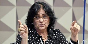 Damares anuncia câncer: "Segunda começo a radioterapia"