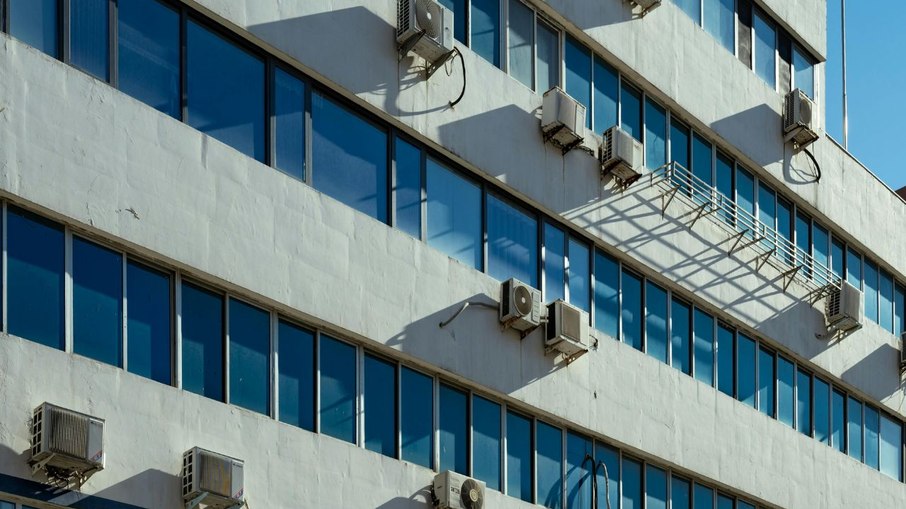Novo episódio do iGuilino esclareceu regras sobre o uso de ar-condicionado e piscina em condomínio. Novo episódio do iGuilino esclareceu regras sobre o uso de ar-condicionado e piscina em condomínio.