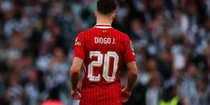 No minuto 20, torcida de Portugal homenageia Diogo Jota