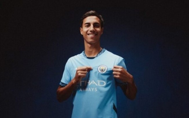 Vitor Reis trocou o Palmeiras pelo Manchester City Vitor Reis trocou o Palmeiras pelo Manchester City