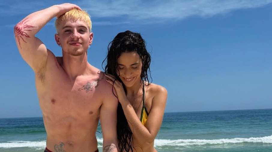 Juliano Floss e Marina Sena