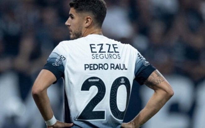 Pedro Raul em ação pelo Corinthians Pedro Raul em ação pelo Corinthians