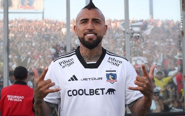 Arturo Vidal é dos principais jogadores do Colo-Colo, adversário do Fluminense