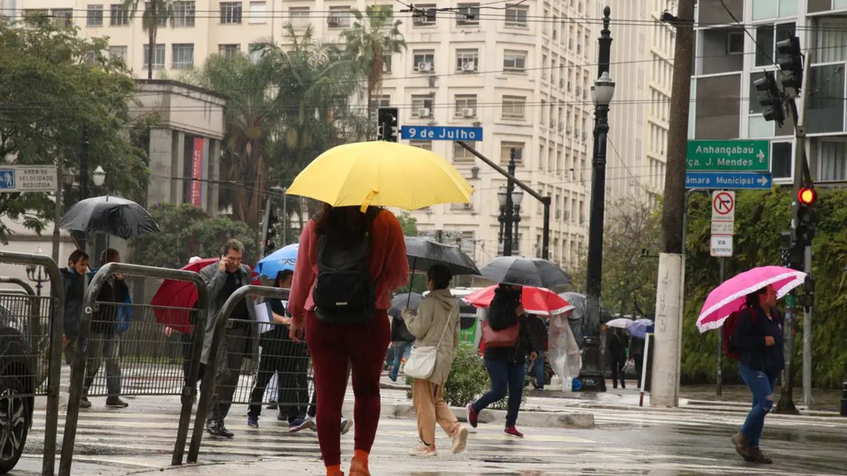 Frente fria avança e chuva volta a assolar parte do país