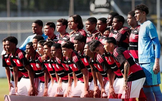 Flamengo faz o dever de casa e avança às quartas do Brasileirão Sub-17 Flamengo faz o dever de casa e avança às quartas do Brasileirão Sub-17