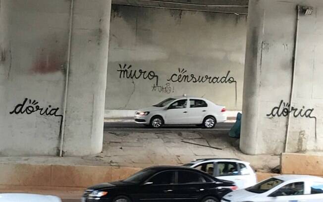 Pichação: além do nome do prefeito, Iaco Viana escreveu “muro censurado” nos paredões da Avenida 23 de Maio