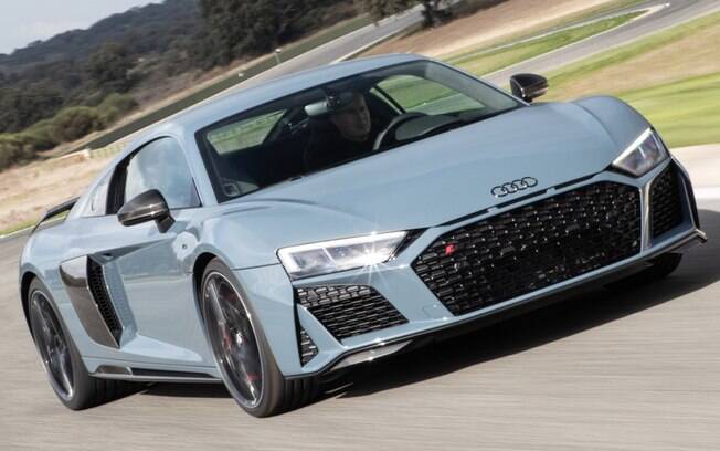 Audi R8V10: 610  cavalos e alta tecnologia, capaz de atingir 330 km/h e acelerar de 0 a 100 km/h em apenas 3,2 segundos