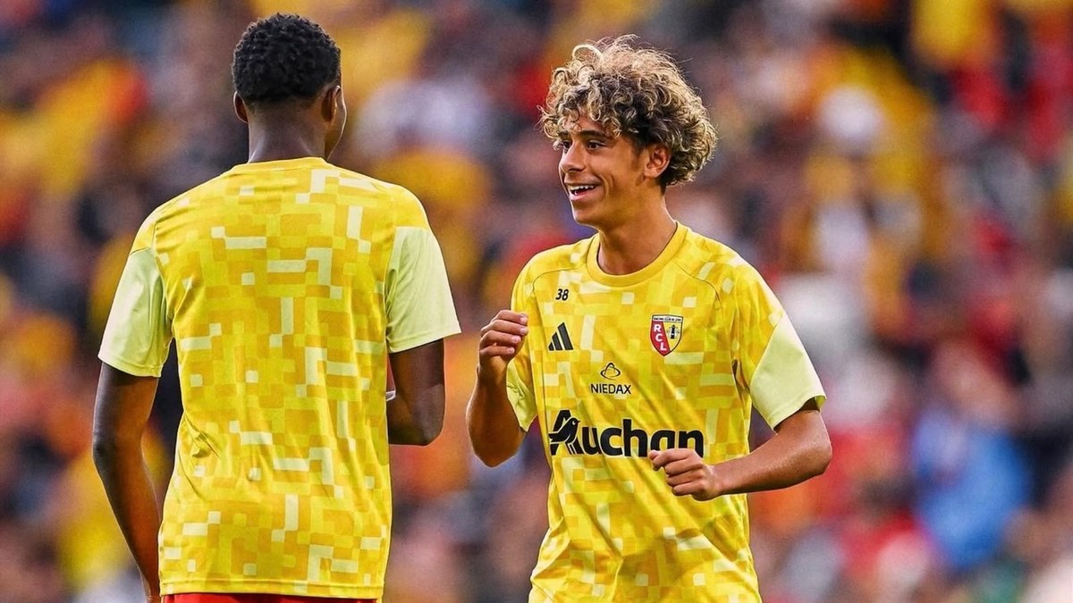 Aos 16 anos, Mezian Mesloub brilha na estreia do Lens na Champions e ganha fama de 'gêmeo de Yamal' Aos 16 anos, Mezian Mesloub brilha na estreia do Lens na Champions e ganha fama de 'gêmeo de Yamal'