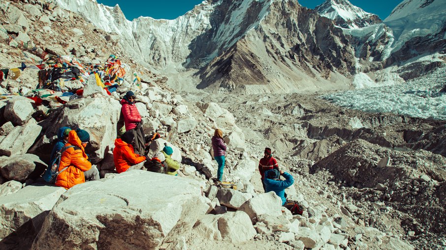 Urina de alpinistas do Monte Everest acelera derretimento de geleira