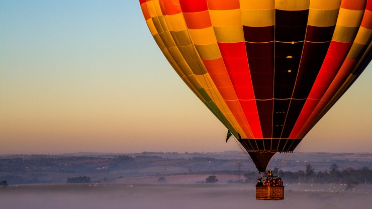 6 cidades para fazer passeios de balão no Brasil